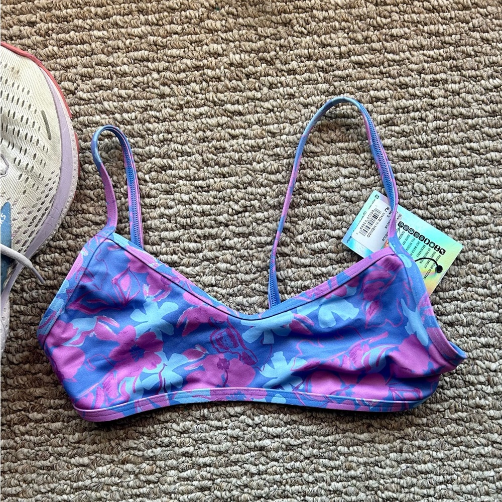 NWT Jolyn hibiscus malia top